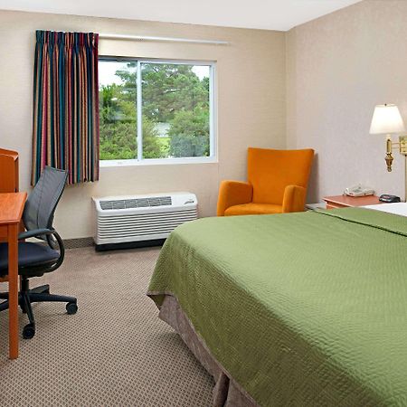 Travelodge By Wyndham Lincoln Airport I-80 Zewnętrze zdjęcie
