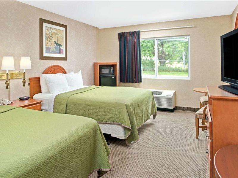 Travelodge By Wyndham Lincoln Airport I-80 Zewnętrze zdjęcie
