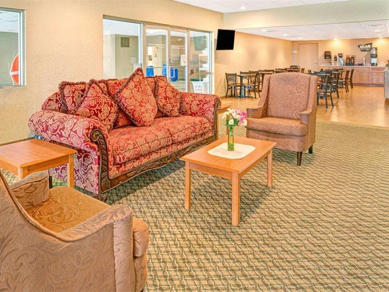 Travelodge By Wyndham Lincoln Airport I-80 Zewnętrze zdjęcie