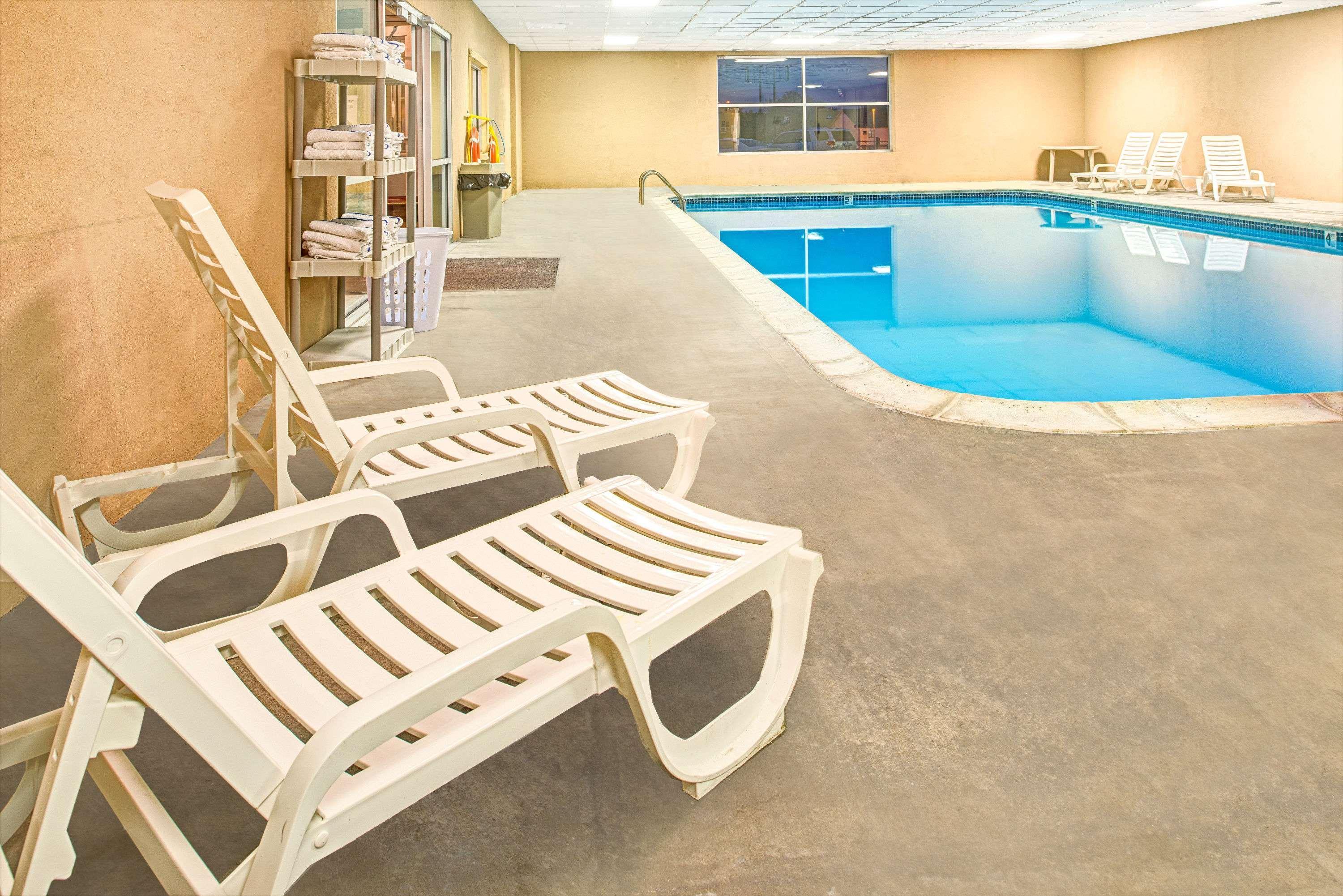 Travelodge By Wyndham Lincoln Airport I-80 Zewnętrze zdjęcie
